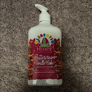Hempz Buttercream Vanilla Cake Herbal Body Moisturizer - White & Pink Label